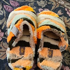 UGG Fluff Yeah Women  s US 8 Slide Slippers Striped Faux Fur Rubber Cushioned
