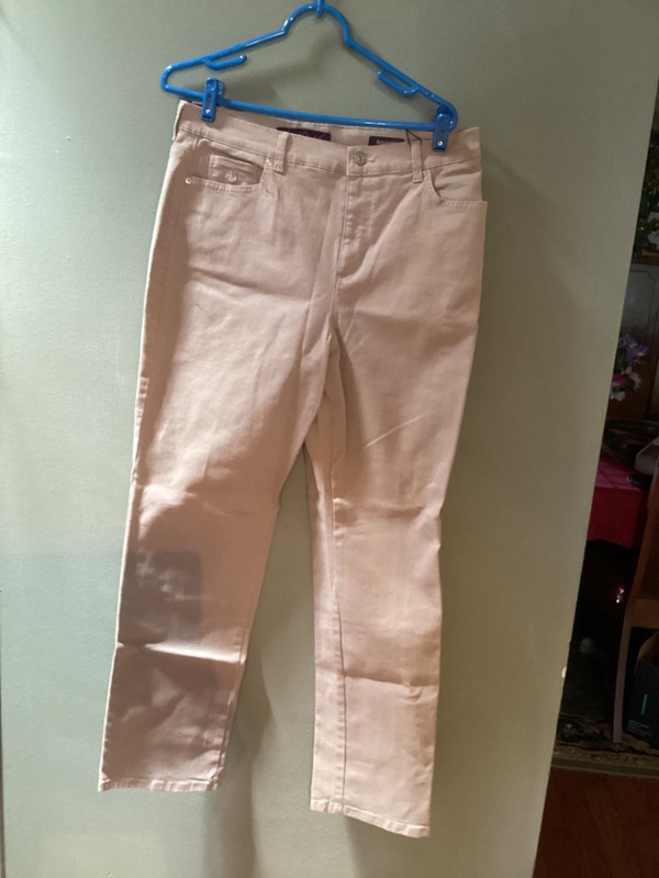 NWT Gloria Vanderbilt Jeans Womens size 12 Beige Stretchy Denim  Straight