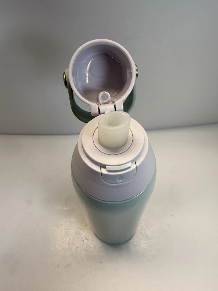 Botella de agua filtrada aislada de acero inoxidable verde azulado premium Brita de 20 oz Foto 3 de 4