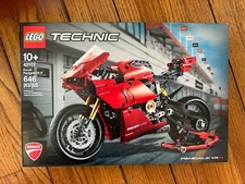 *NEW* LEGO Technic 42107 DUCATI PANIGALE V4 R Motorcycle *RETIRED*