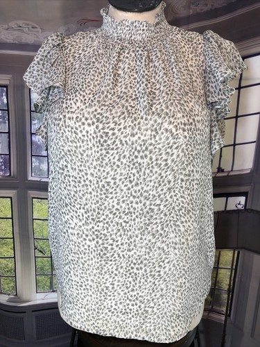 1.State L NWT Gray White Flutter Sleeve Smocked Neck Blouse Top Msrp$80 1. State - Picture 6 of 11
