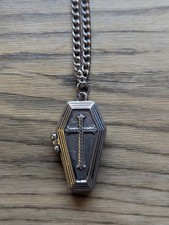 Collana medaglione magnetico ciondolo bara croce punk gotico funerale morte argento 