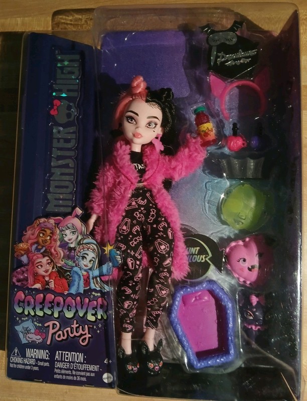 Draculaura -Monster High- Creepover Party With Count Fabulous- New In Box