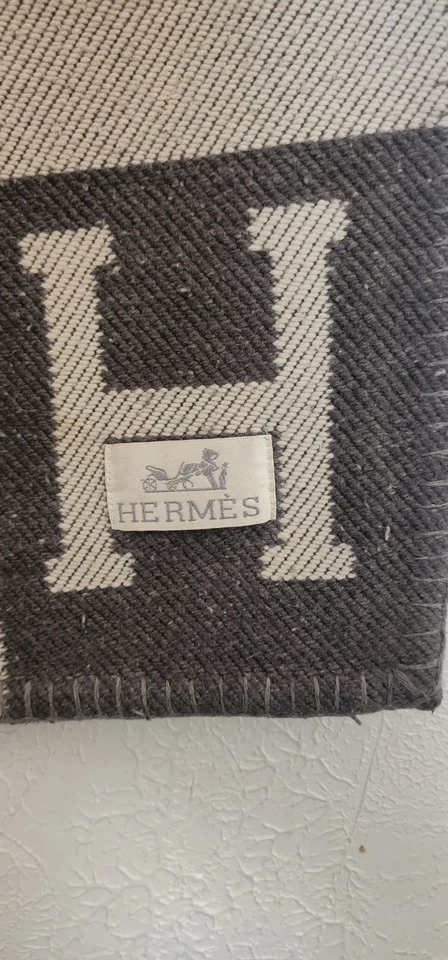 Hermes Avalon Throw Blanket Dark And Light Grey 90% Wool/10% Cashmere - Image 4 of 4