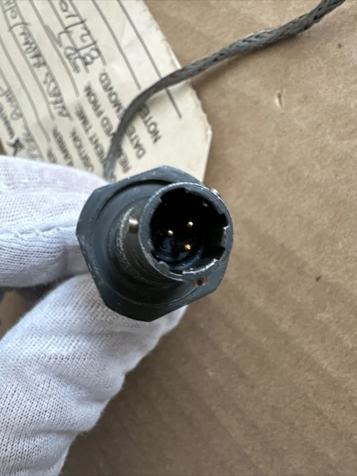 Bomba de refuerzo de combustible para aviones Globe Motors 27VDC - Necesita reparación tal cual Foto 3 de 4