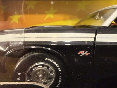 Ertl American Muscle '71 Dodge Challenger R/T Diecast Model Car 1