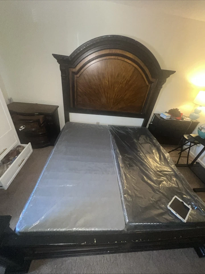 King Size Bedroom Set – Solid Wood Bed + Dresser w/ Mirror – Excellent Condition - Image 4 of 4