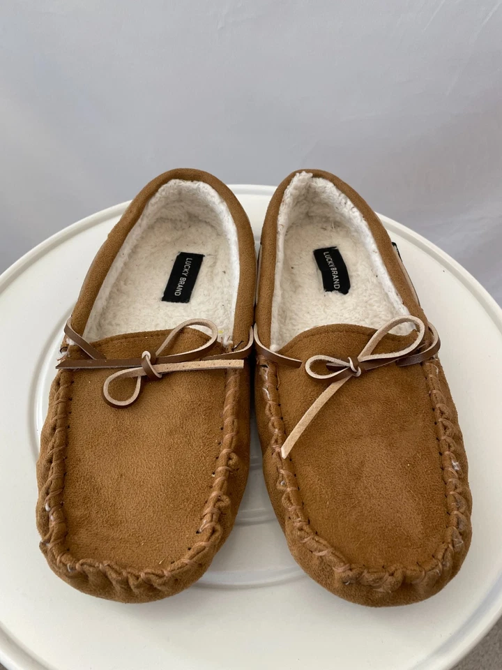 Zapatillas mocasín de invierno de piel de oveja marrón desierto Lucky Brand para mujer talla 9 Foto 2 de 4