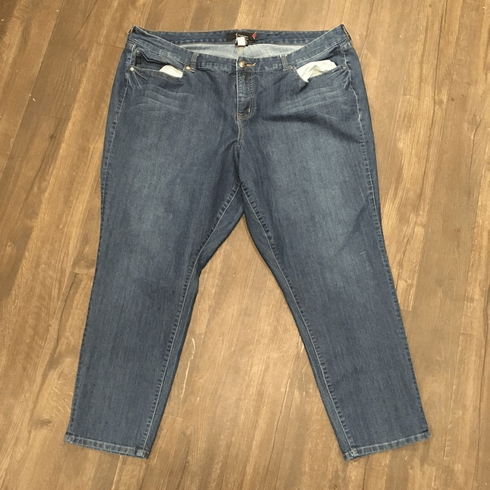 Torrid 26S cropped basic normcore plus size skinn… - image 1