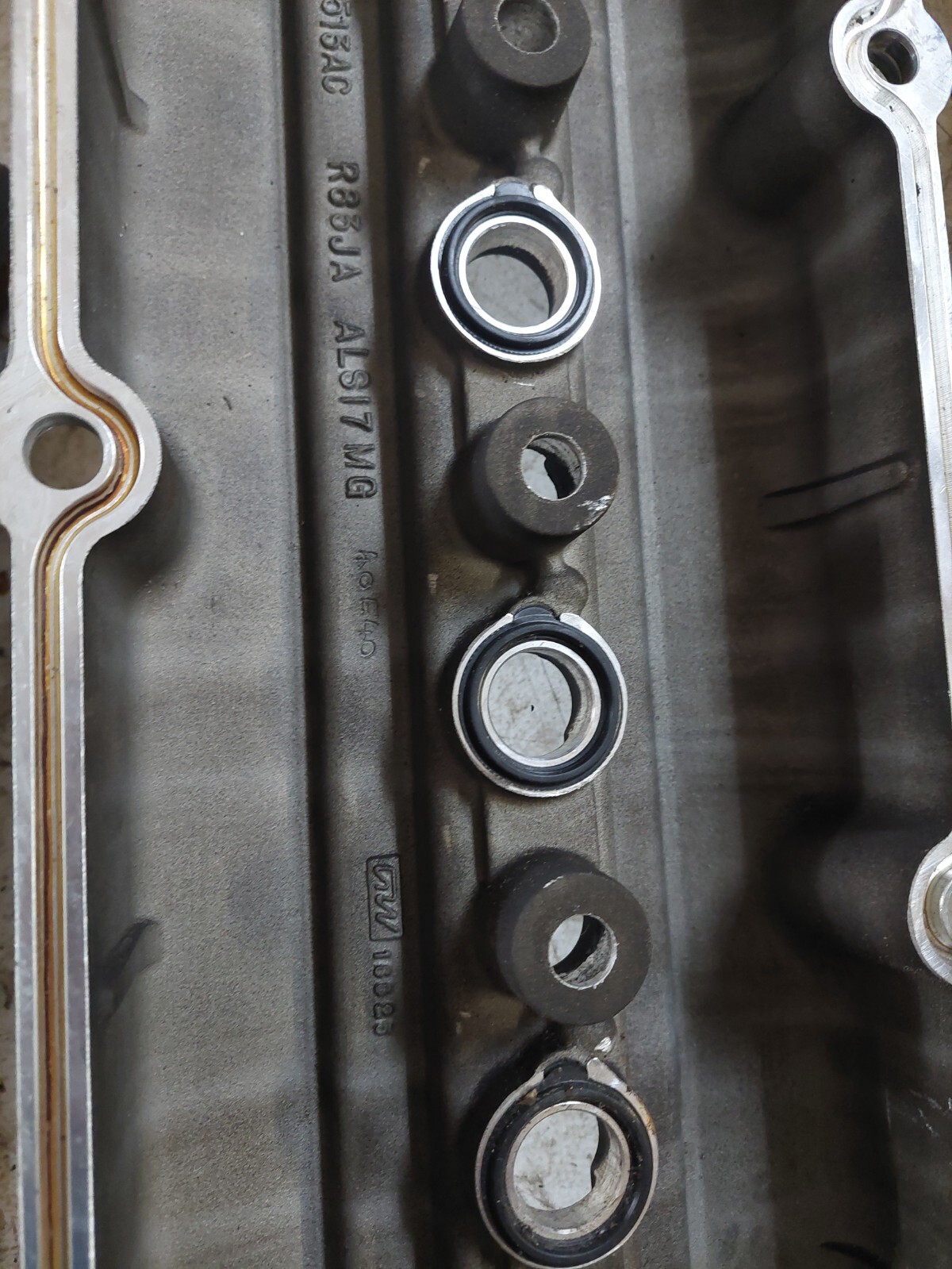 ASTON MARTIN DB9 2006 5.9 V12 ROCKER CAM COVER 4G4E6A505AC/BC