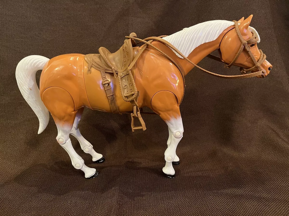 BARBIE FAMILY MATTEL COM CAVALO ARTICULADO EM BOM ESTAD