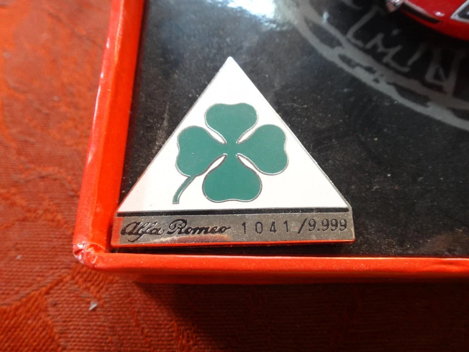 MINICHAMPS Alfa Romeo Tipo 33 Stradale 1968 1,041/9,999 - 1/43 Scale - Image 2 of 4