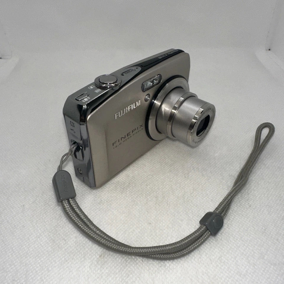 Fujifilm Digital Camera FinePix F50fd 12.0MP Tested Plus Charger Battery 16GB SD - Image 2 of 4