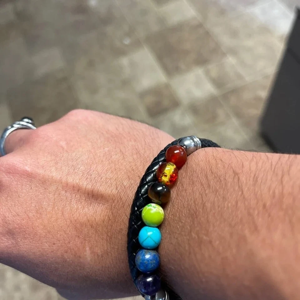Brazalete brazalete de cuero trenzado con cuentas de piedra de 7 chakras para hombre con cierre magnético Foto 4 de 4