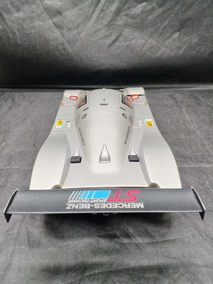 Модель гоночного автомобиля Exoto масштаб 1:18 Sauber Mercedes C9 No61 серебристая б/у (без коробки) - Изображение 4 из 4