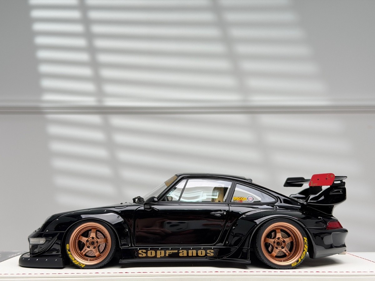おかけん　RWB ポルシェ993（ブラック）+テスタロッサ Porsche 911 993 RWB (Black/ Sopranos) [Davis & Giovanni] 1/18