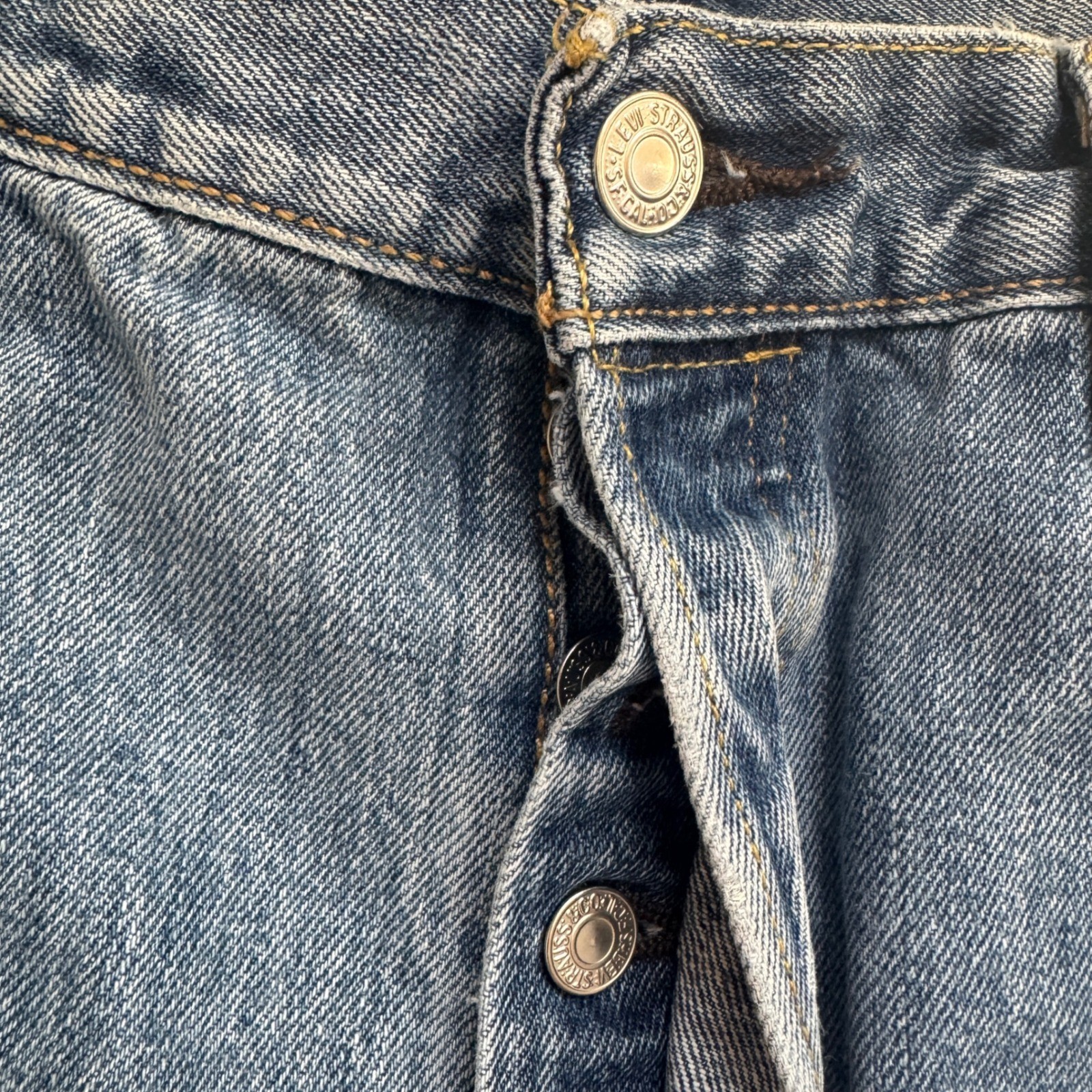 Levi Strauss 501 Mens Light Wash Button Fly Denim Jeans W34 L30 thumbnail 6