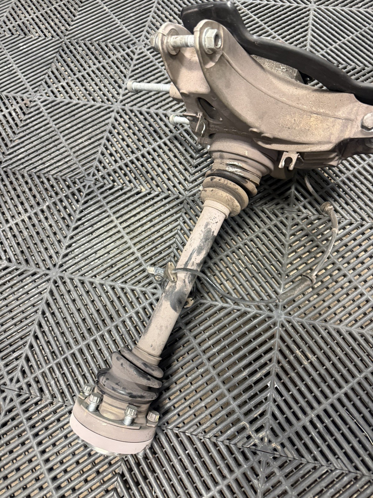 2009 - 2014 FERRARI CALIFORNIA REAR RIGHT KNUCKLE HUB AXLE SHAFT ASSEMBLY OEM