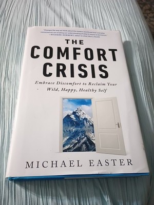 Comfort Crisis : Embrace Discomfort to Reclaim Your Wild, Happy, Healthy Self