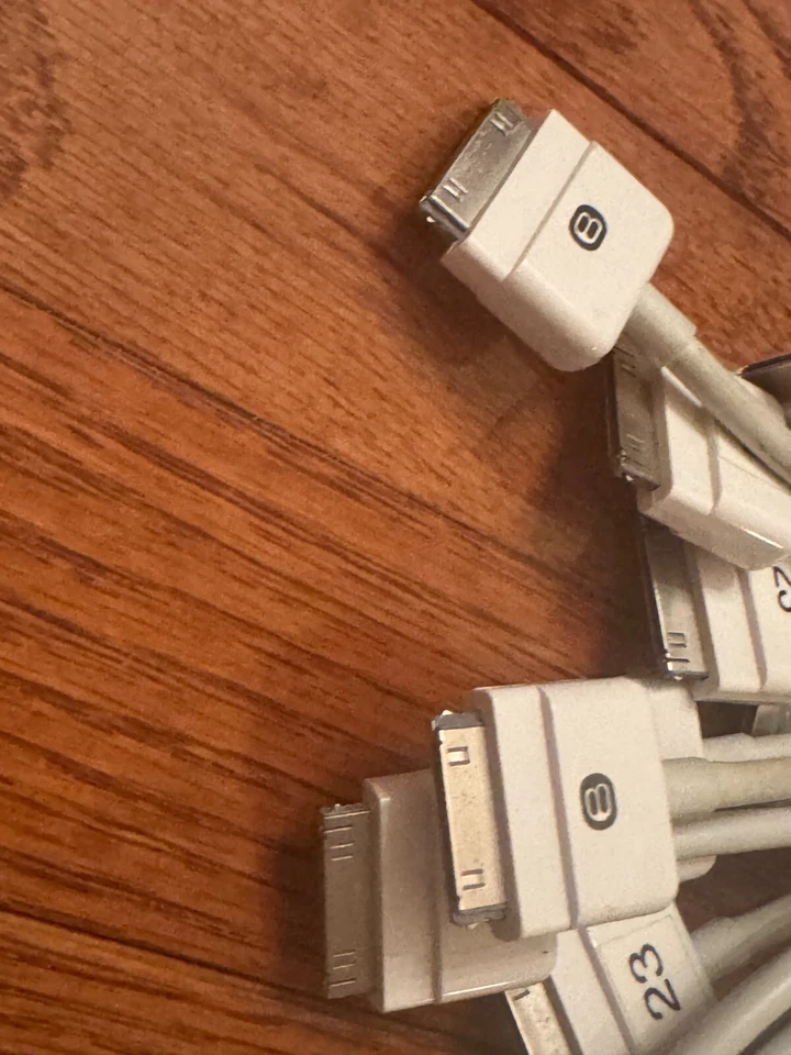 10 Genuine USB iPad Charger Cable - Image 3 of 3