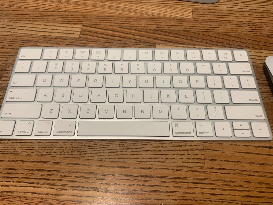 SUPER CLEAN MID-2015 27 inch Retina iMac i5 16GB with original packaging - Image 3 of 4