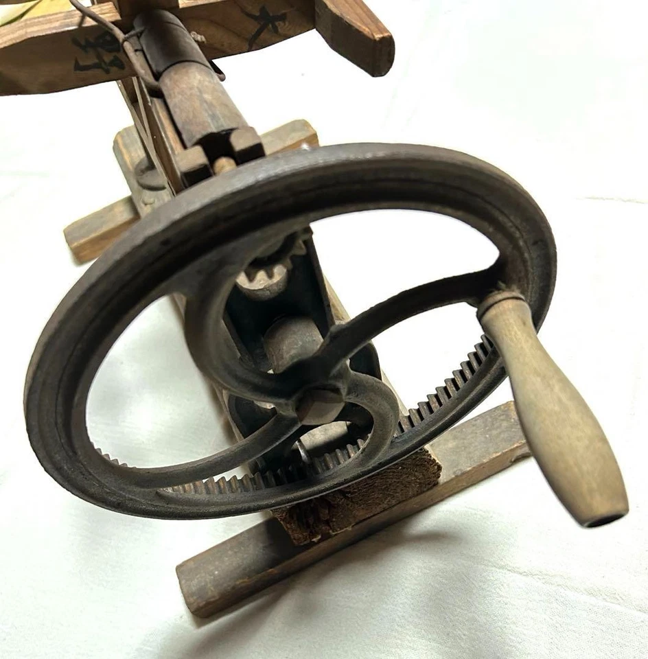 Antique Japanese Wooden Spinning Wheel Silk Winder with Handle Traditional Tool - Image 2 of 4