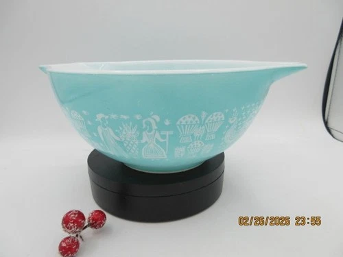 Pyrex Amish Butterprint Turquoise 1 1/2 Quart Mixing Bowl #442 Vintage