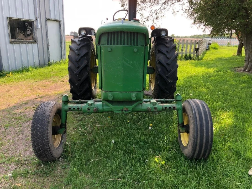 Tractor John Deere 3020 Foto 2 de 4