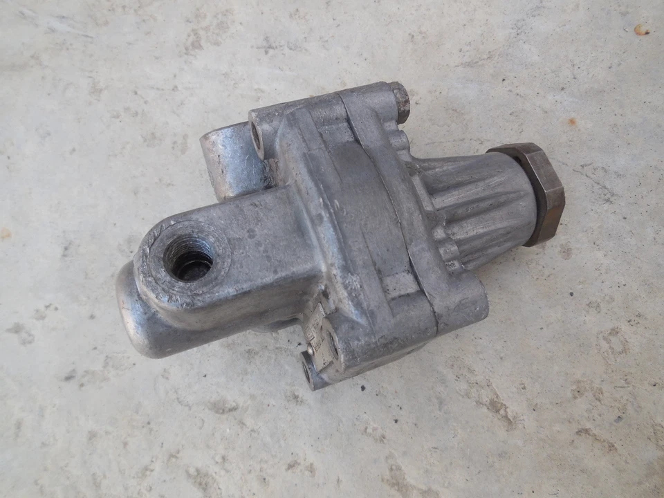 Bomba de dirección asistida Porsche 911 / 924 / 944 / 968 ZF # 3 C#11 7681 955 115 Foto 3 de 4