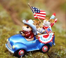 Wee Forest Folk PATRIOTIC PICKUP, WFF# M-270d6, Fourth of July Mouse LTD 2023