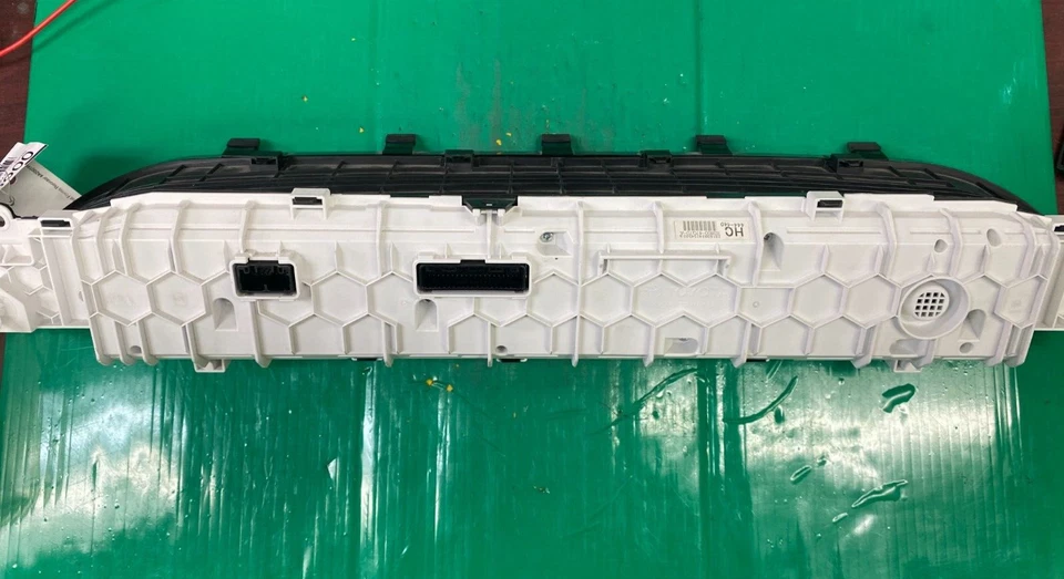 Painel de instrumentos velocímetro Toyota Prius 2017 4k milhas 83800-47Q70-A - Imagem 2 de 3