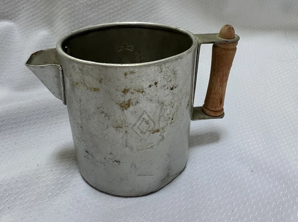 Regadera de aluminio miniatura vintage olla suculenta mango de madera de 3 pulgadas Foto 3 de 4