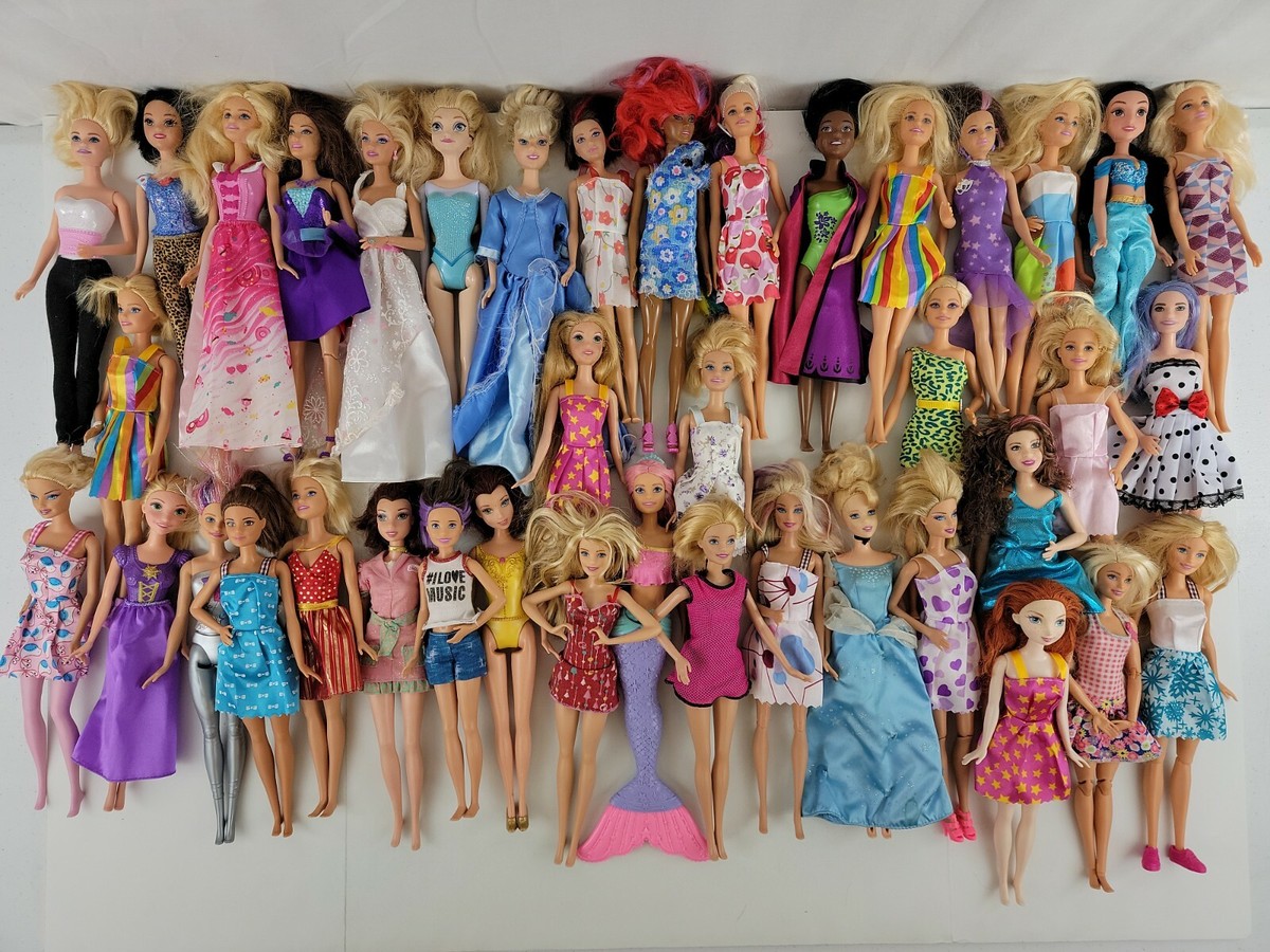 HUGE LOT of 40 Vintage 1999+ BARBIE Dolls With Clothing Mattel Clones  Princesses