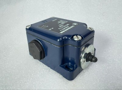 LIEBHERR MS 015-11Y-1087 Limit Switch