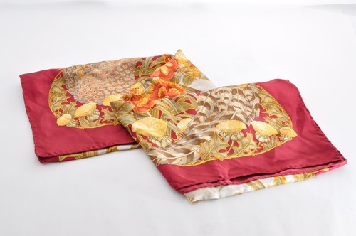 Ferragamo Scarf Silk Red x Multicolor Flower Bird Size 39.4 x 41.3 Authentic - Picture 2 of 12