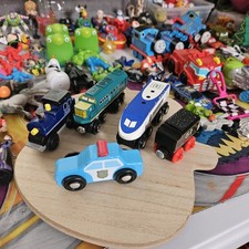 Maxim Enterprise  Thomas the Train, Wooden Railroad Car and Train with Magnets