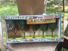 AHM HO SEE-NIKS LANDSCAPING ACCESSORIES, TREES 3709Q Large Green Shade Trees NIP