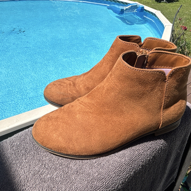 Cat & Jack Brown Suede Ankle Bootie Side Zip Round Toe Block Heel US 2