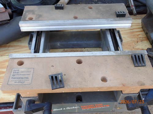 OLDER BLACK AND DECKER 79-020 BENCH TOP WORKMATE TILTING VISE B&D