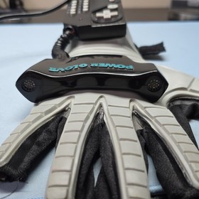 Power Glove Wired Controller for Nintendo NES. PLEASE SEE DESCRIPTION.