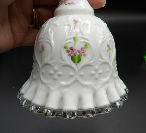 Fenton Glass Silver Crest Bell 'Flowers in Snow on Spanish Lace' Signed Frida H - Picture 3 of 12
