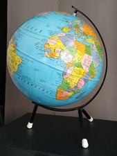 **TARIDE GLOBE TERRESTRE EN METAL PIEDS TRIPODES EN COULEURS VINTAGE