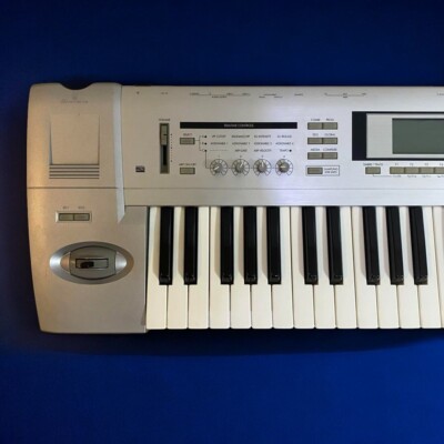 Korg Triton Le 76 key MUSIC WORKSTATION Synthesizer Keyboard Korg Triton Le 76 key MUSIC WORKSTATION Synthesizer Keyboard