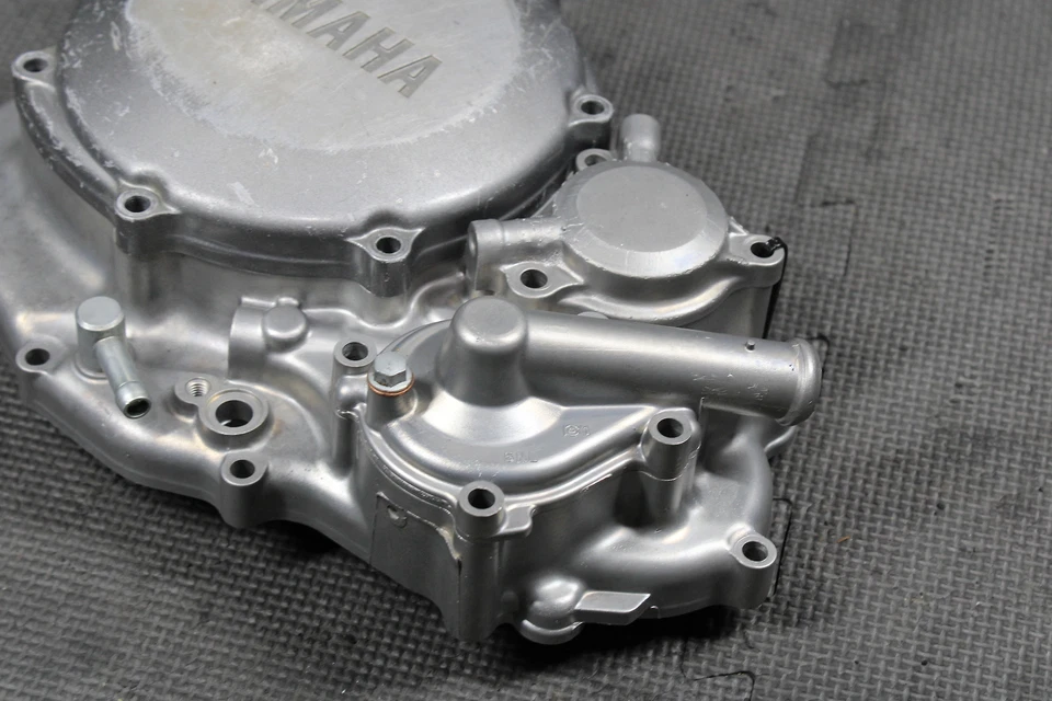 Yamaha WR250F YZ250F 2006 OEM MOTOR CUBIERTA DE EMBRAGUE INTERIOR BOMBA DE AGUA Foto 2 de 4