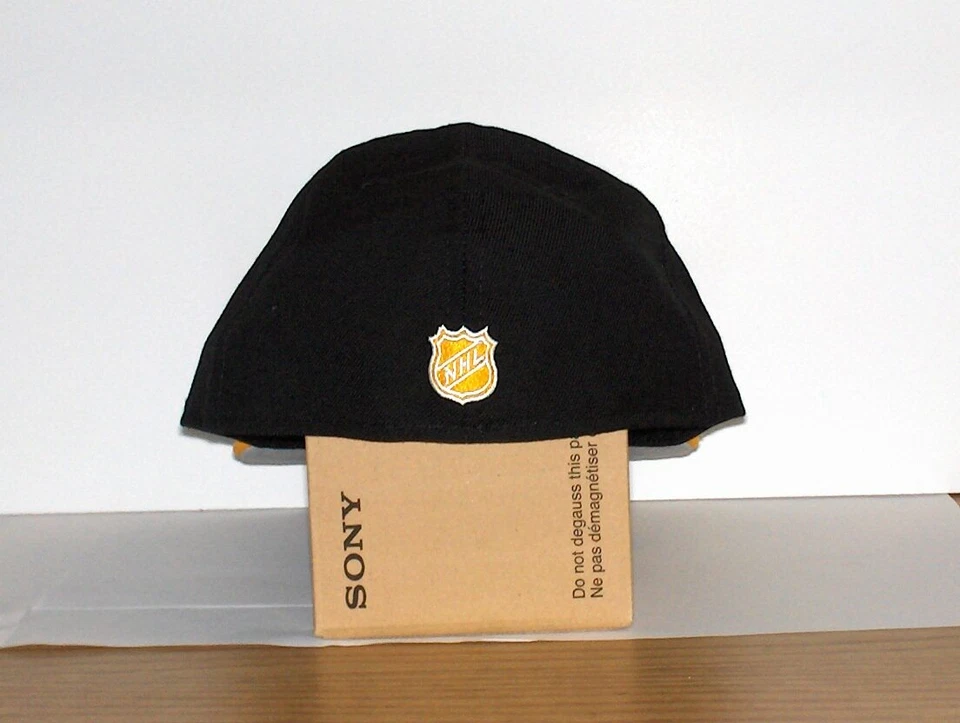 RARE NHL BOSTON BRUINS  NEW ERA FITTED HAT 7 3/8 NWT - Image 2 of 4