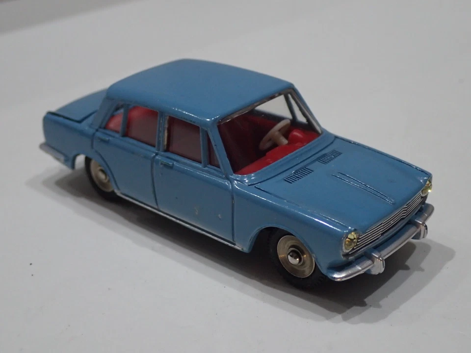 DINKY TOYS 523 SIMCA 1500 CONDIZIONI PARI AL NUOVO CON VALIGIE (3) - Immagine 3 di 4