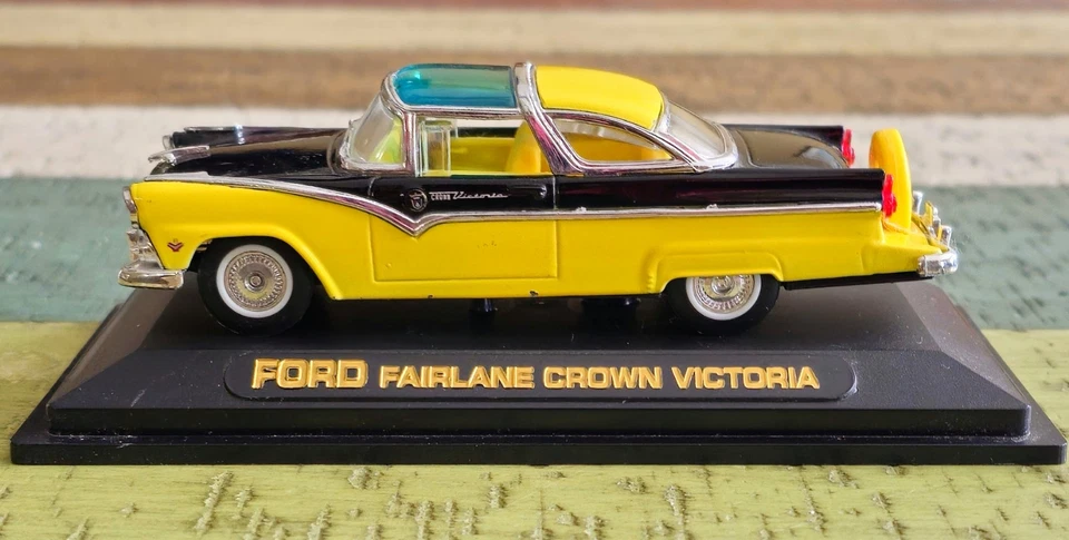 KLine Kruisers 1/43 Scale Die Cast - 1955 Ford Fairlane Crown Victoria - Image 2 of 4