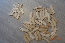 BRIO Modelleisenbahn - ganz viele Bauteile z.B Kurven, Geraden, Weichen usw.