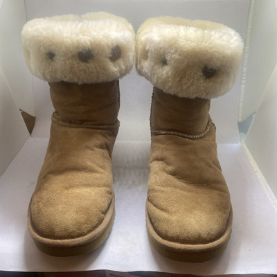 Ugg Australia Boots With Sherpa Lining . Leave High Or Turn Cuff Over To Buttons