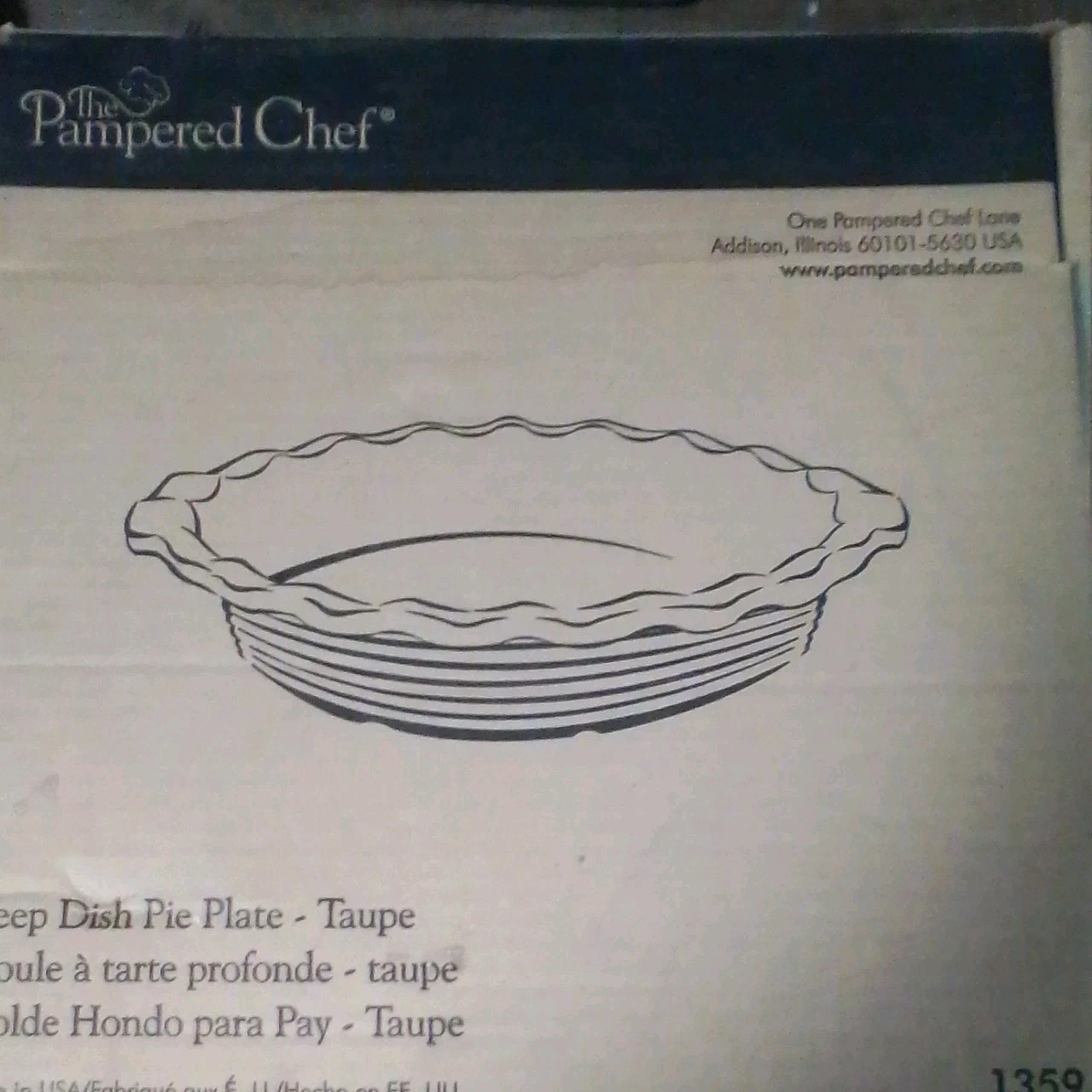 Pampered Chef Family Heritage Stoneware Scalloped Pie Plate 9" Deep Dish Beige